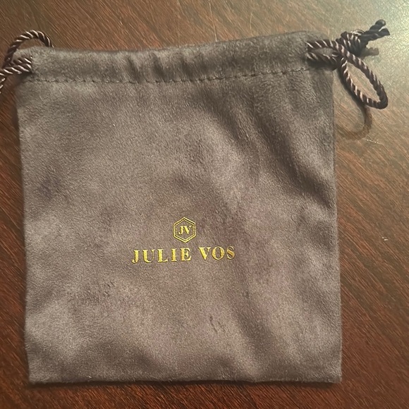 Julie Vos Gold Minimalist Necklace - Picture 4 of 4